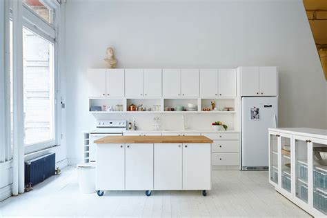 I needed more storage and workspace for my small kitchen. 8 Examples Of Kitchens With Movable Islands That Make It ...