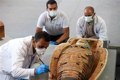 Archaeologists Find 2500 Year Old Mummies In 100 Sealed Coffins In