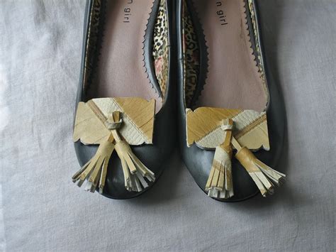 I had an epiphany over easter weekend, and i am here to share the results with you. Adorable DIY shoe clips! | Tassel shoes, Shoe clips, Diy fashion accessories