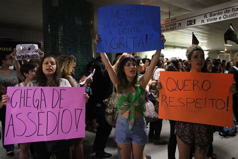 Mulheres Fazem Protesto No Metrô Contra Assédio Sexual Veja SÃo Paulo