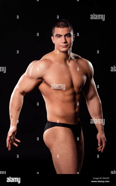Junge Shirtless Bodybuilder Posiert Stockfotografie Alamy