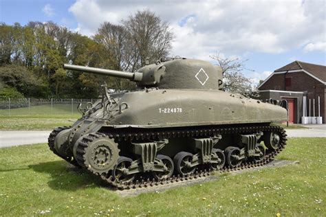 Sherman M4a1 75 Medium Tank Grizzly Landmarkscout