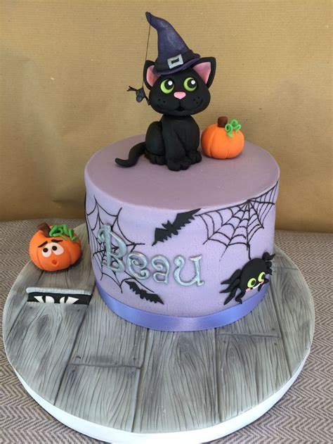 Egal ob mit einer backmatte. Kuchen der schwarzen Katze der Halloween-Hexen in 2020 ...