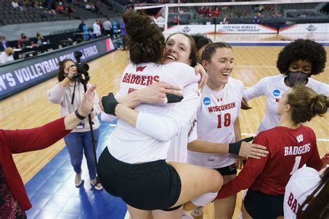 Wisconsin Badgers Volleyball Uw Guts Out Five Set Thriller Against The