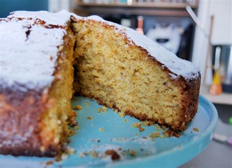 Eine geniale erdbeer joghurt torte mit feinem pistazien marzipan, einem schuss eierlikör und dem besten biskuitboden überhaupt! Marzipan-Karottenkuchen | Karotten kuchen, Kuchen ...