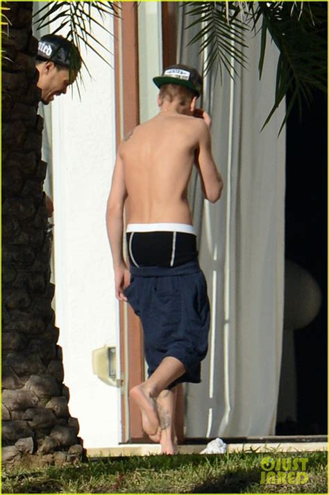 Full Sized Photo Of Justin Bieber Shirtless Underwear Clad In Miami Photo Just Jared
