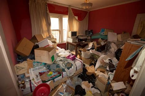 Heres What A Hoarders Home Looked Like After He Died Business Insider