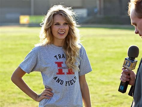 Taylor Swift Abercrombie And Fitch Model Photos