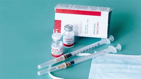 Wie een afspraak maakt zonder aan de beurt te zijn, krijgt geen vaccin. Alles wat je wilt weten over het Pfizer-vaccin | RTV Focus