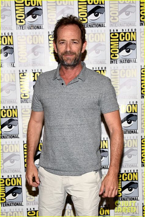 luke perry dead riverdale and 90210 star dies at 52 after reported stroke photo 4251289