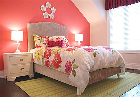 Striped bedrooms look good right? KDDI - Girl room, Coral feature wall, Custom Upholstered ...