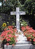 File:Grave of Audrey Hepburn, Tolochenaz, Switzerland - 20080711.jpg ...