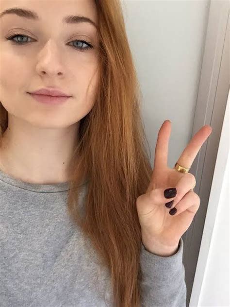 Sophie Turners Cute Selfie Looks From Her Instagram Feed See Here