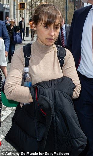 Allison Mack Pleads Guilty In Nxivm Sex Slave Case Daily Mail Online
