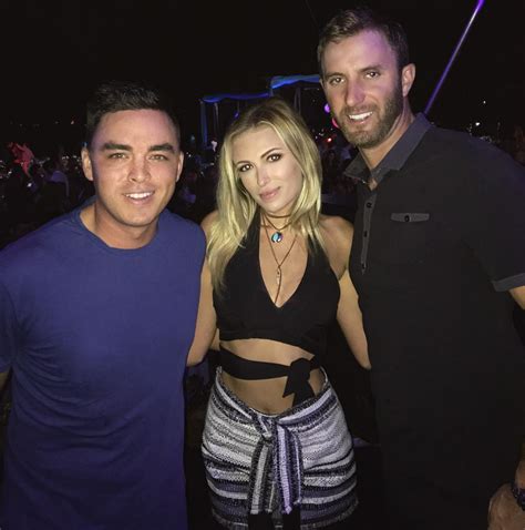 Paulina Gretzky Happily Takes A Fan Pic With Tiger Woods Artofit
