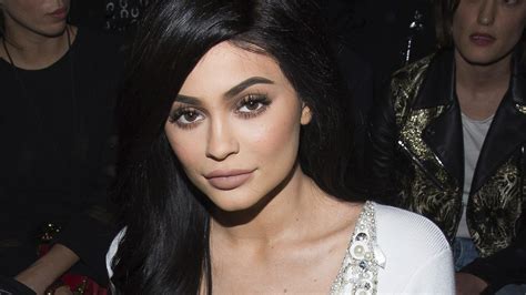 Ungeschminkt gefällt uns die berühmte mami aber auch richtig gut! Kylie Jenner ungeschminkt: Fans wundern sich, was mit ...