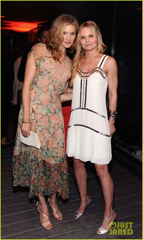 Hailee Steinfeld And Jennifer Morrison Coachs Night Of Shopping Photo 2847597 Emilie De