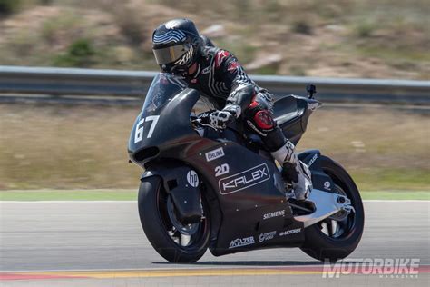 Jonas Folger Prueba La Kalex De Moto2 Con El Motor Triumph Motorbike