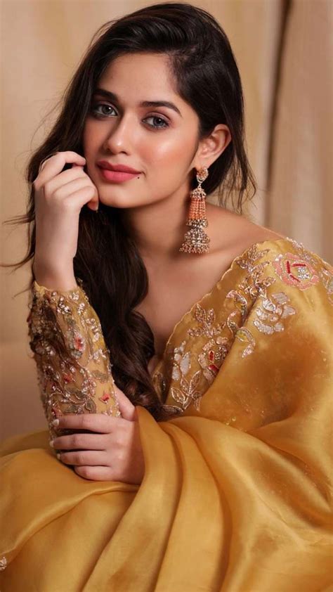 Jannat Zubair Looks So Beautiful And Stunning In Sarees