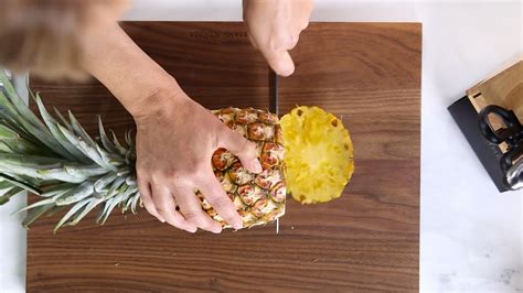 How To Cut A Pineapple Properly