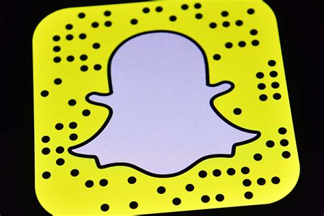 how to use snapchat s group chats wired uk