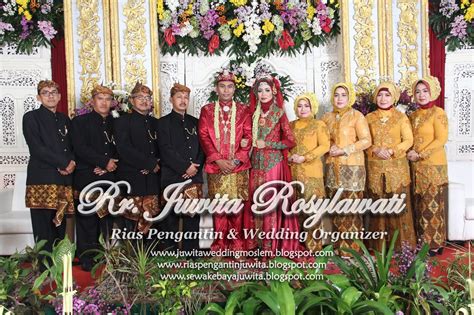 We did not find results for: JUWITA KEBAYA GAUN SURABAYA: Busana Pengantin Merah Marun ...