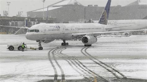Snow Cancels Delays Dozens Of Flights At Dc Area Airports Wjla