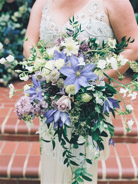 24 Cascading Bouquets That Stand Out On Your Wedding Day