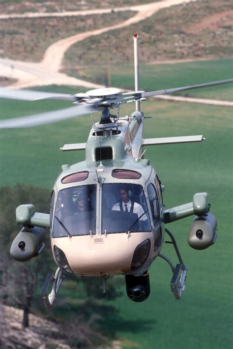 A arte da Navegação Aérea Helicópteros de Guerra Eurocopter AS 550