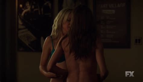 Naked Elaine Hendrix In Sexanddrugsandrockandroll