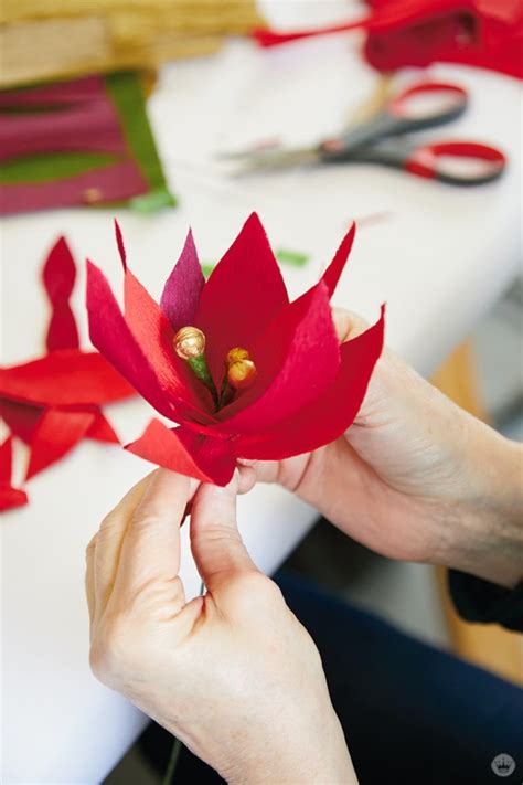 Make Diy Paper Poinsettia Ts And Wreaths And More Thinkmakeshare