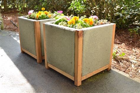 Paver Planter Make Large Outdoor Planter Boxes Diy Planters Outdoor Diy Concrete Planters