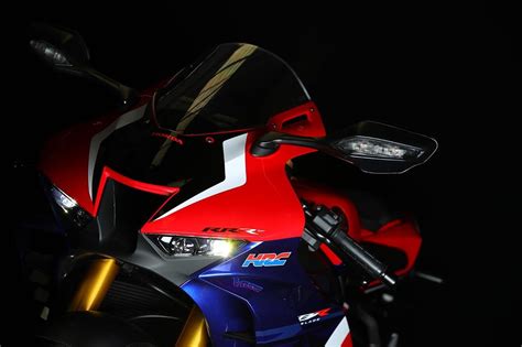 La Honda Cbr1000rr R Fireblade Sp Sfida La Fireblade Del British Sbk