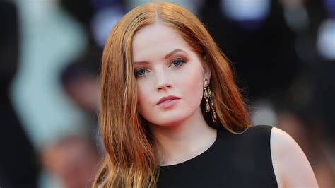 Ellie Bamber Shoe Size And Body Measurements Celebrity Shoe Sizes