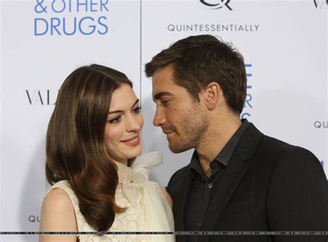 Weirdland Jake Gyllenhaal Anne Hathaway Talk Nudity In Love And Other Drugs