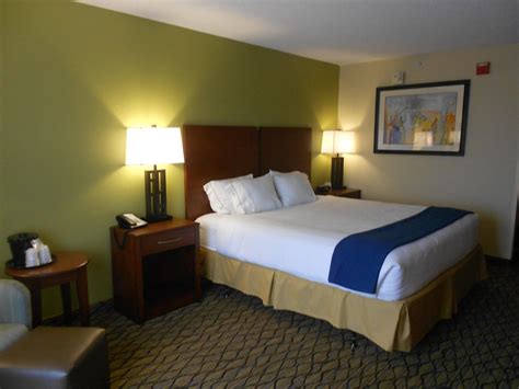 Holiday Inn Express Hotel And Suites Lancaster In Lancaster Oh Room