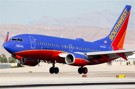 Boeing 737 700 Of Southwest Airlines Takeoff Aircraft Wallpaper 3170