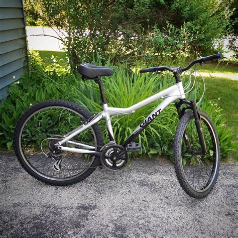 Последние твиты от bicycle blue book (@bicyclebluebook). Giant Boulder SE photo || SINGLETRACKS.COM