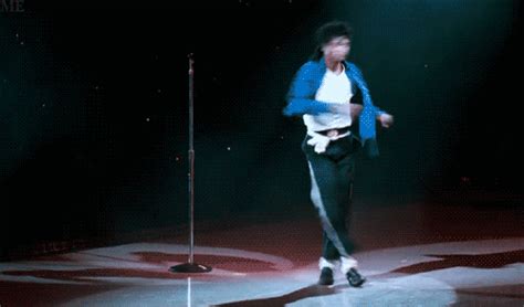 Michael Jackson Dancing Moonwalk 