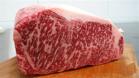 Distributore italiano certificato di wagyu di kobe, ozaki, miyazaki, kyushu. Se está comercializando carne de la raza japonesa Wagyu en el mercado local