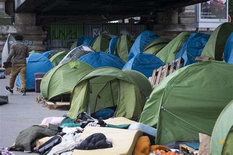 Paris Police Clear Out Migrant Camp And Destroy Tents The New York Times