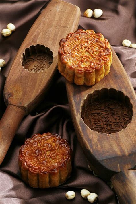 For mooncake festival 2020, marina bay sands presents four novel delights by executive pastry chef antonio benites. Celebrate Mid-Autumn Festival with Mooncakes & Lanterns ...