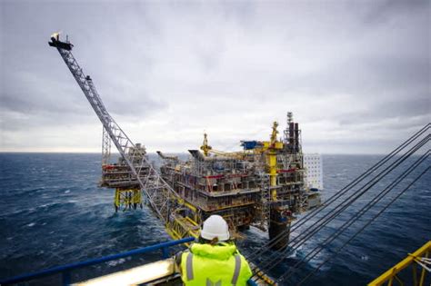 Norways Giant Oil Fund Sees Biggest Loss In 4 Years