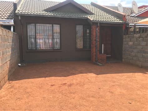 2 Bedroom Townhouse For Sale In Protea Glen Remax Of Southern Africa