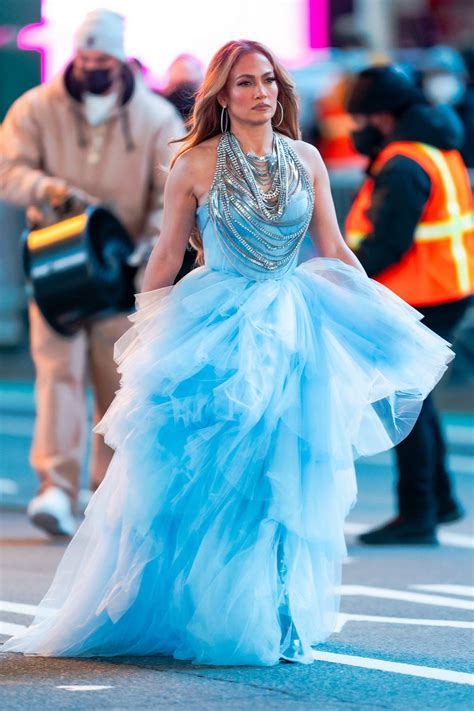 Jennifer Lopez Stuns In A Blue Dress At The New Years Rockin Eve Performance Rehearsal In