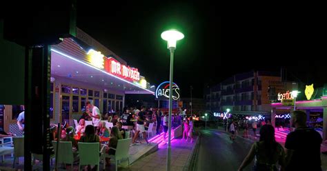 Chaos As Boozy Brits Party Hard On Magaluf Strip Without Face Masks Mirror Online