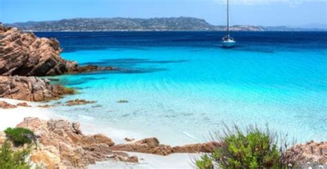 Au large de l'afrique une plage posée au beau milieu de l'océan… 6 îles paradisiaques (et sans touristes) à découvrir en ...