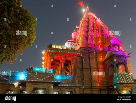 Temple De Mahakaleshwar Mandir Allumé Au Crépuscule Shahi Snaan Royal