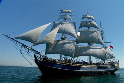 La Temp Te Sandy Coule Le Hms Bounty Qu Bec Yachting