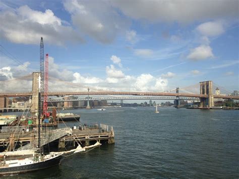 Vista De Los Puentes De Brooklyn Y De Manhattan De Manhattan Foto De
